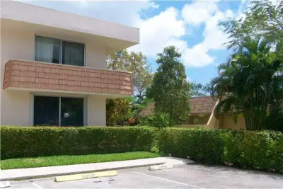 4031 N Cypress Dr #101, Pompano Beach: photo 1 of 35