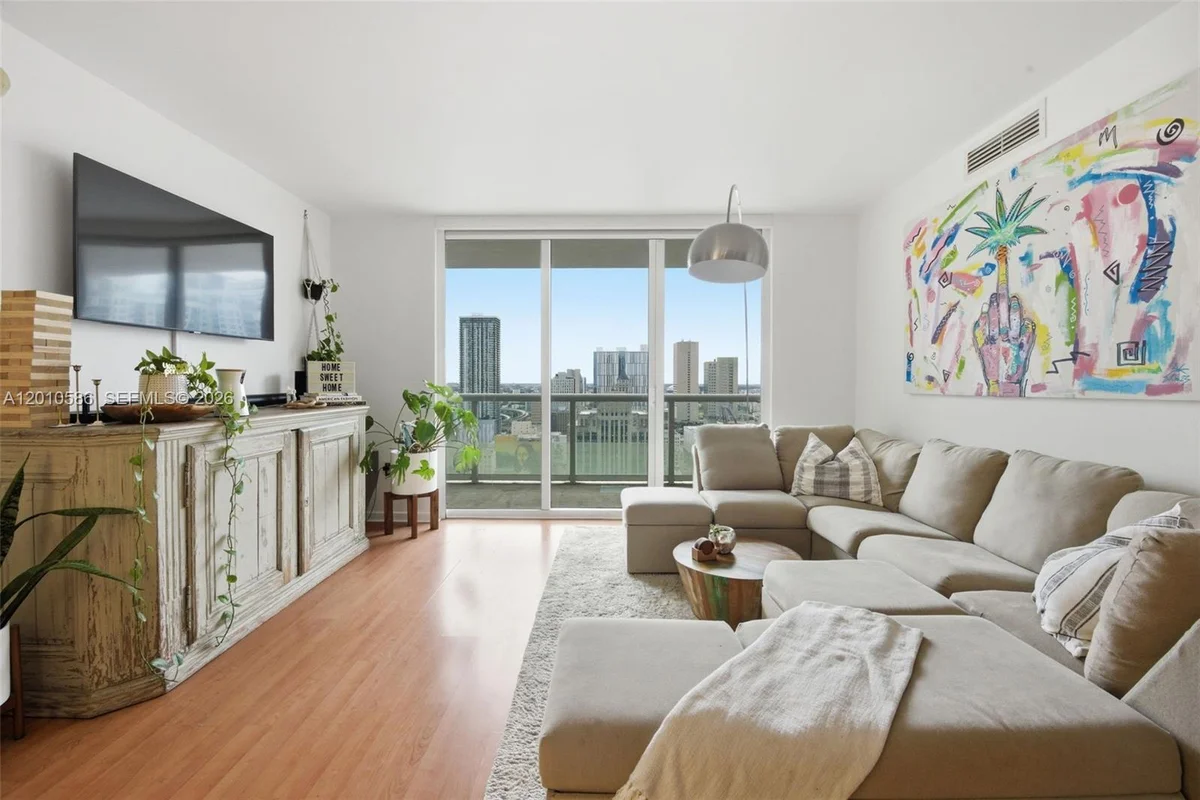 50 Biscayne Blvd #2911, Miami: photo 1 of 22