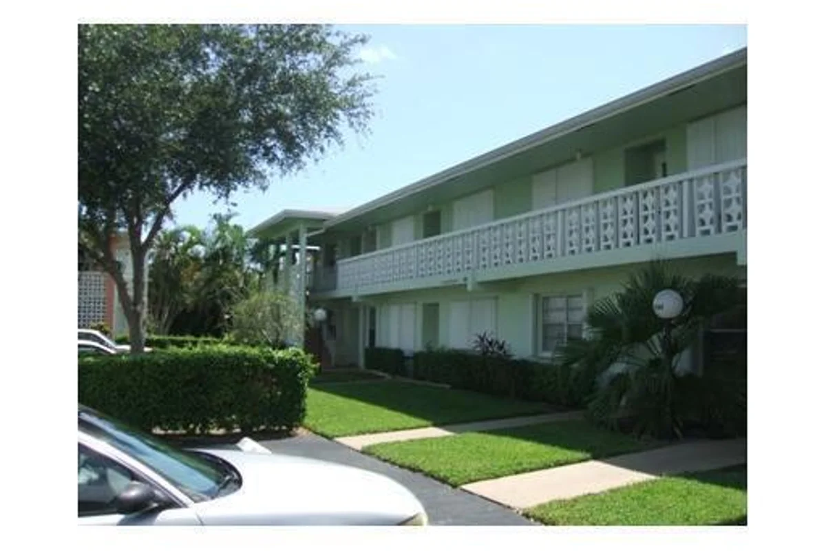 1561 NW 20th Ave #101, Delray Beach: photo 1 of 8