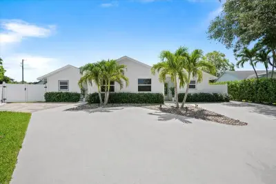6075 Francis St, Jupiter: photo 1 of 39