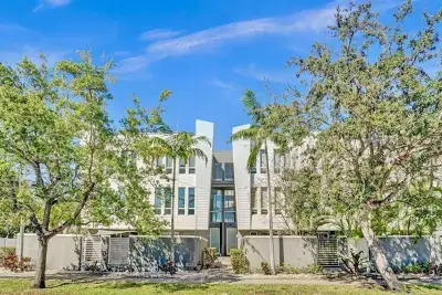 703 SE 16th Ct, Fort Lauderdale: photo 1 of 36