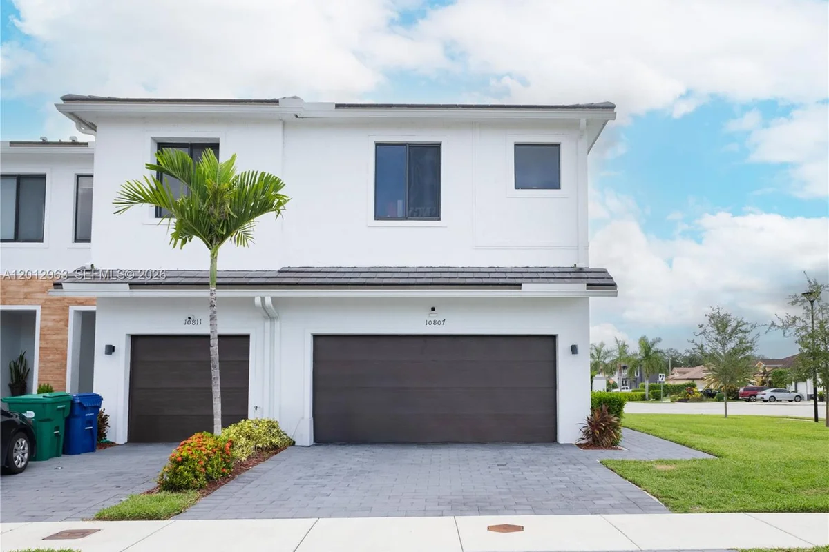 10807 SW 232nd Ter, Homestead: photo 1 of 28
