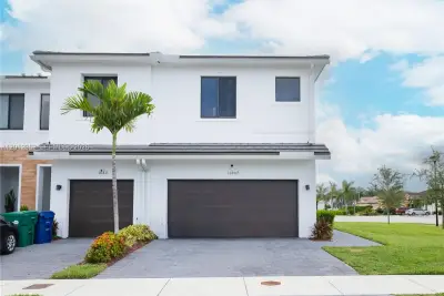10807 SW 232nd Ter, Homestead: photo 1 of 28