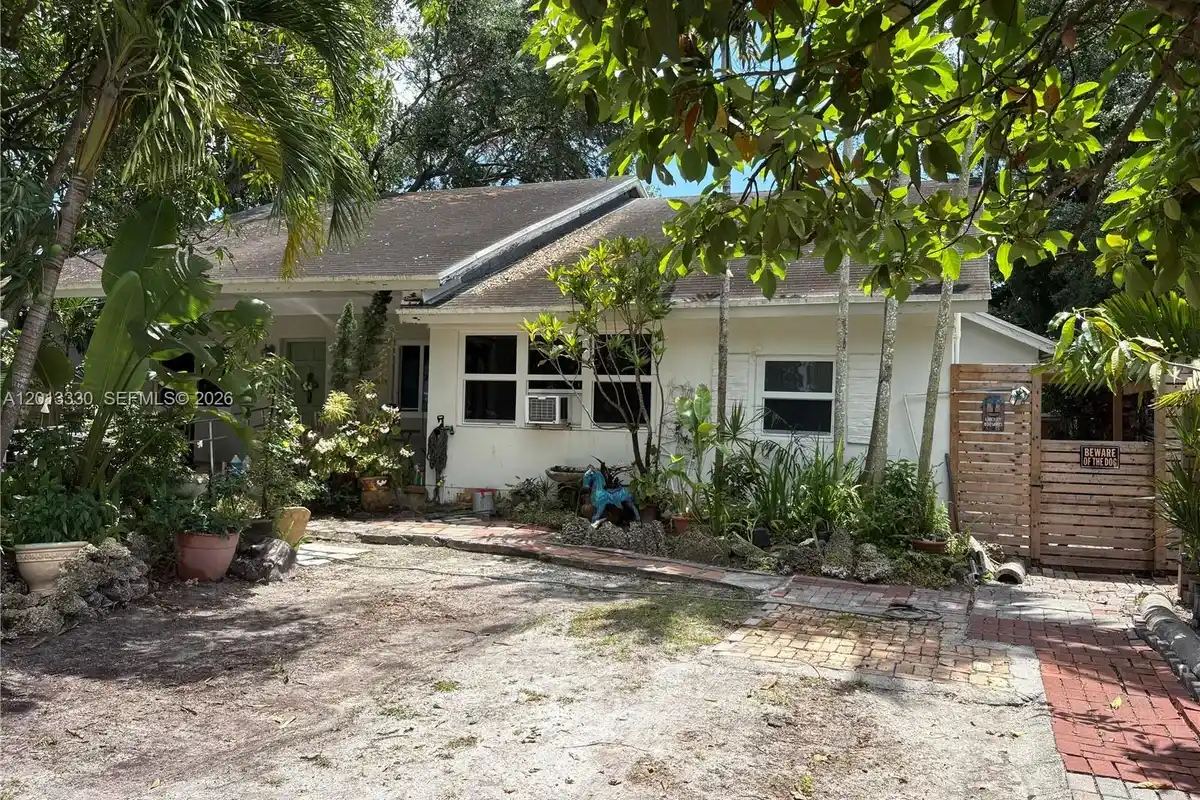5930 SW 44th Ter, Miami: photo 1 of 21