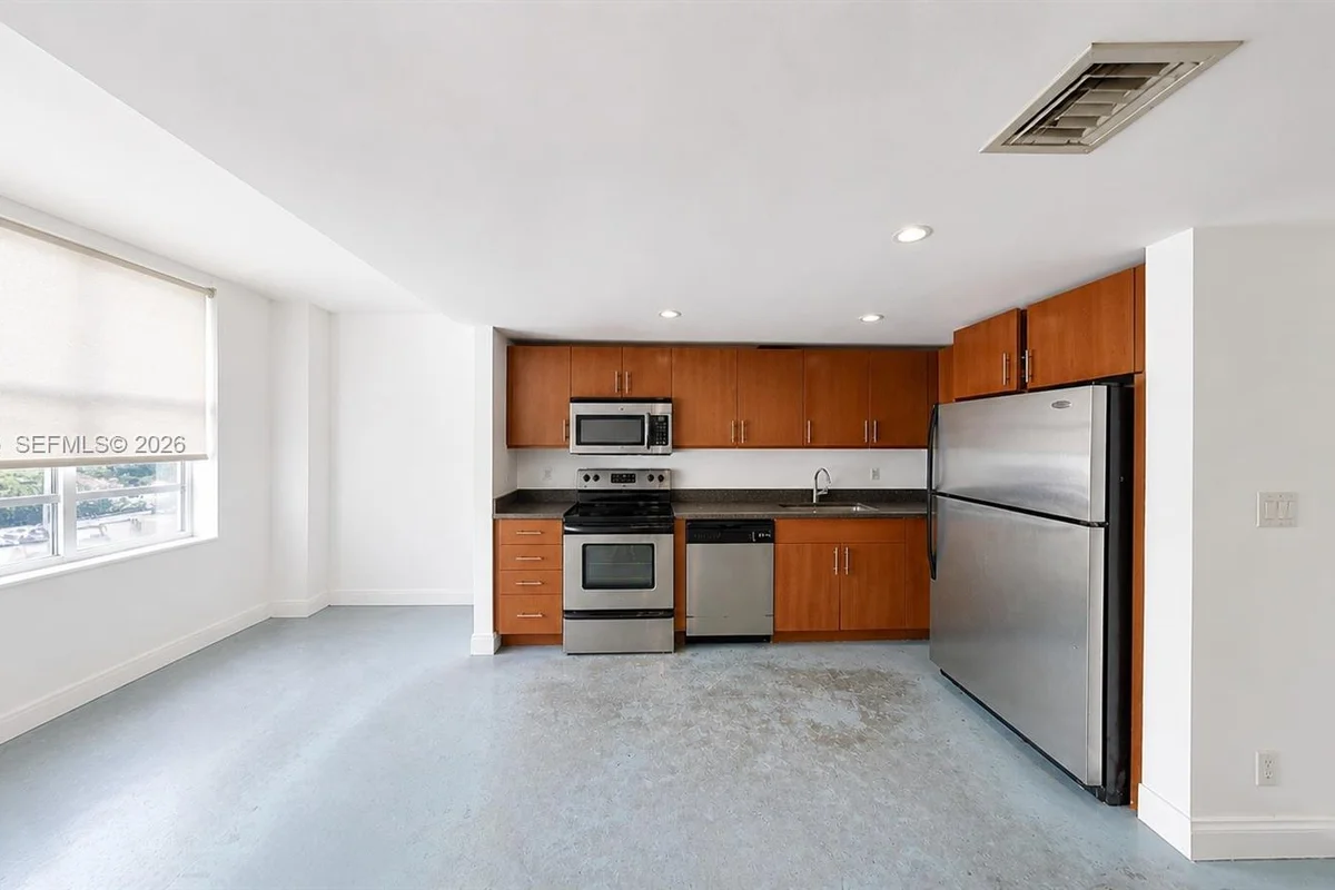 111 E Flagler St #705, Miami: photo 1 of 15