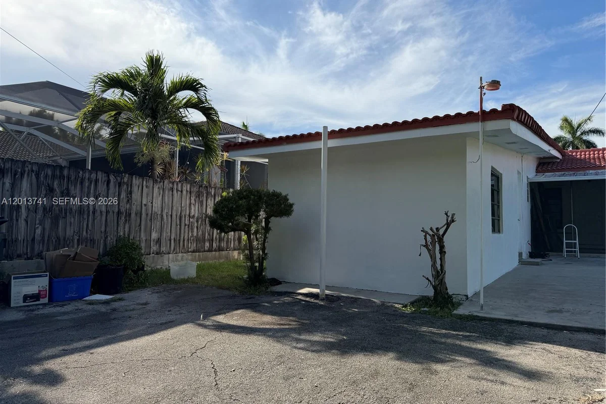 Home in Hollywood: photo 1 of 11