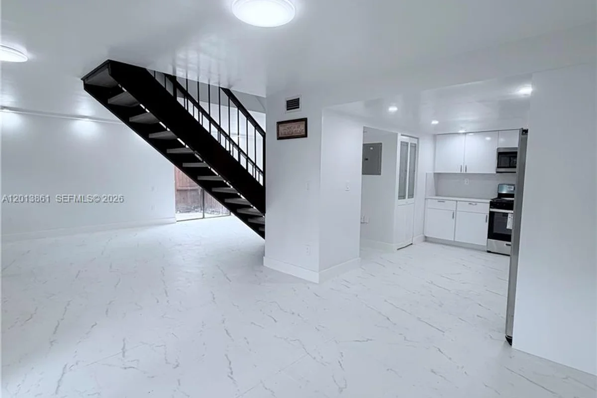7024 SW 114th Pl #A-52, Miami: photo 1 of 37