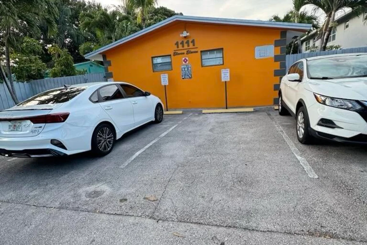 1111 SW 2nd St, Fort Lauderdale: photo 1 of 10