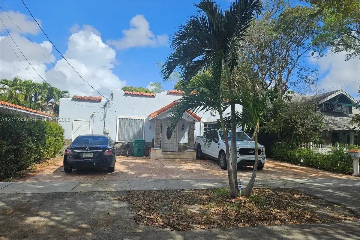 2231 NW 4th Ter, Miami: photo 1 of 24