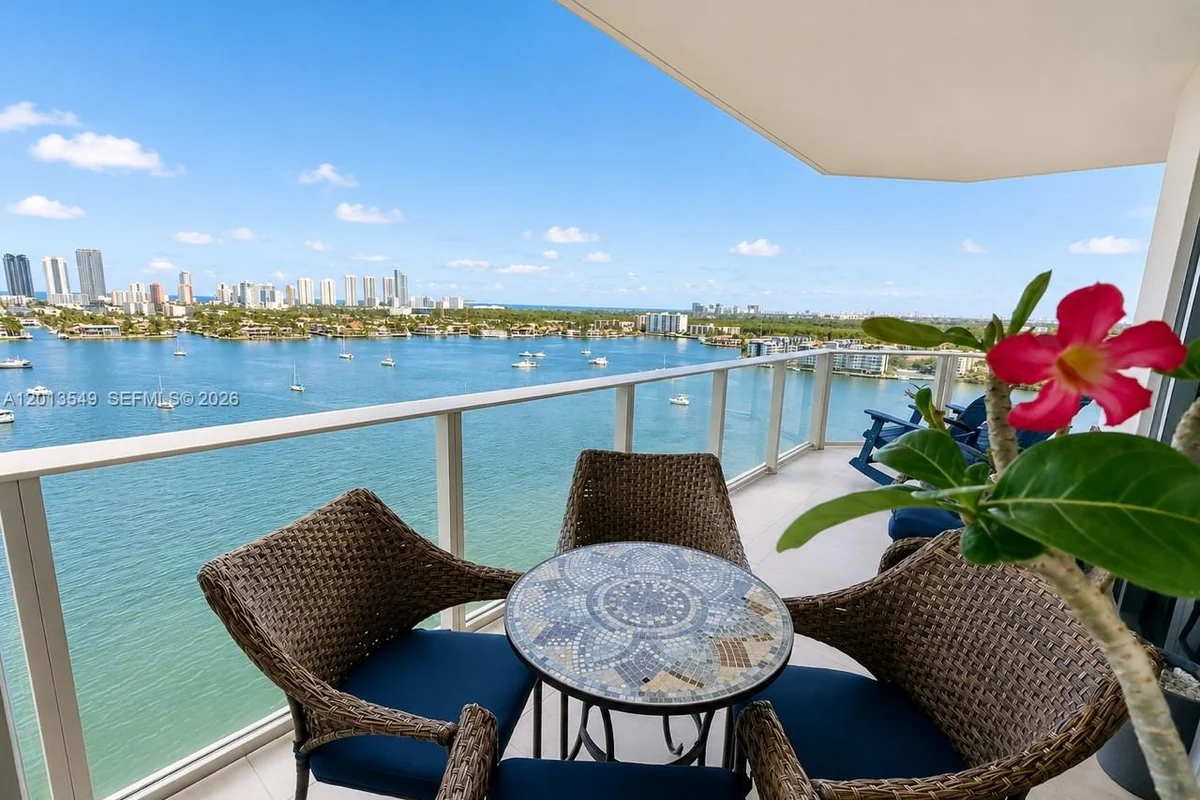 17111 Biscayne Blvd #1610, North Miami Beach: photo 1 of 12