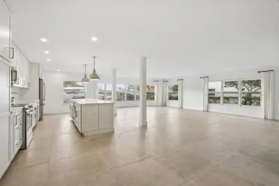 5100 Bayview Dr #106, Fort Lauderdale: photo 1 of 32