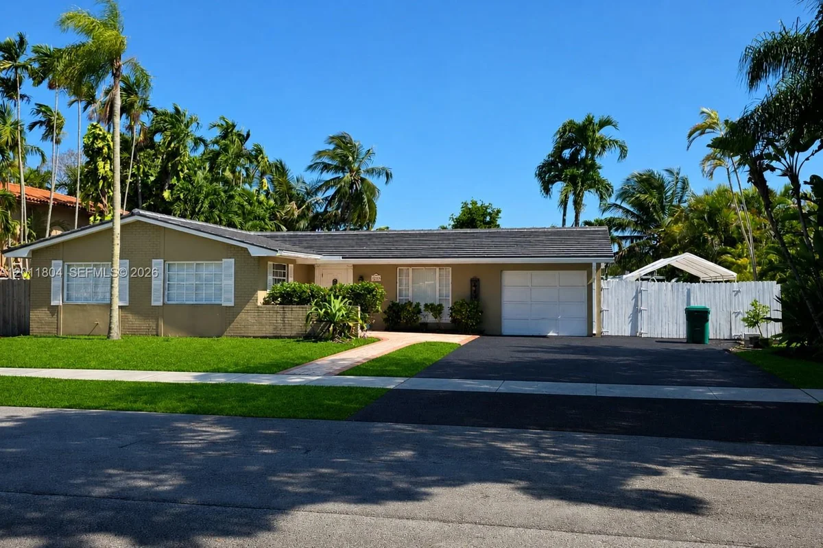 14020 SW 83rd St, Miami: photo 1 of 16