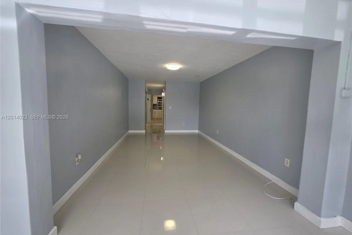 19080 NE 3rd Ct #314, Miami: photo 1 of 8