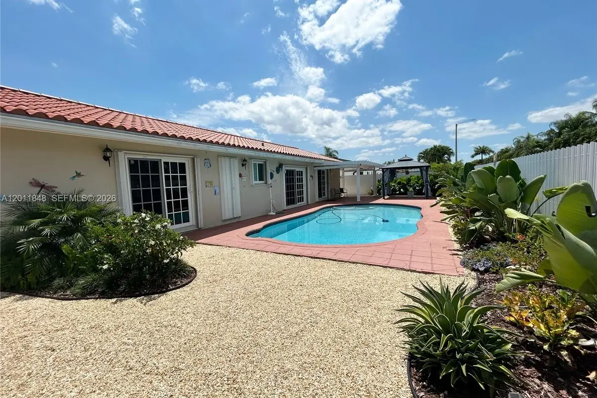 13931 SW 156th Ter, Miami: photo 1 of 20