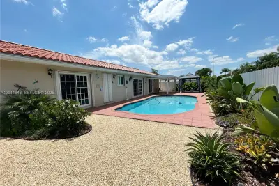 13931 SW 156th Ter, Miami: photo 1 of 20