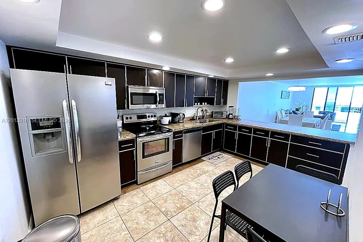 2500 Parkview Dr #2114, Hallandale Beach: photo 1 of 32