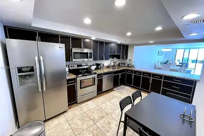 2500 Parkview Dr #2114, Hallandale Beach: photo 1 of 32