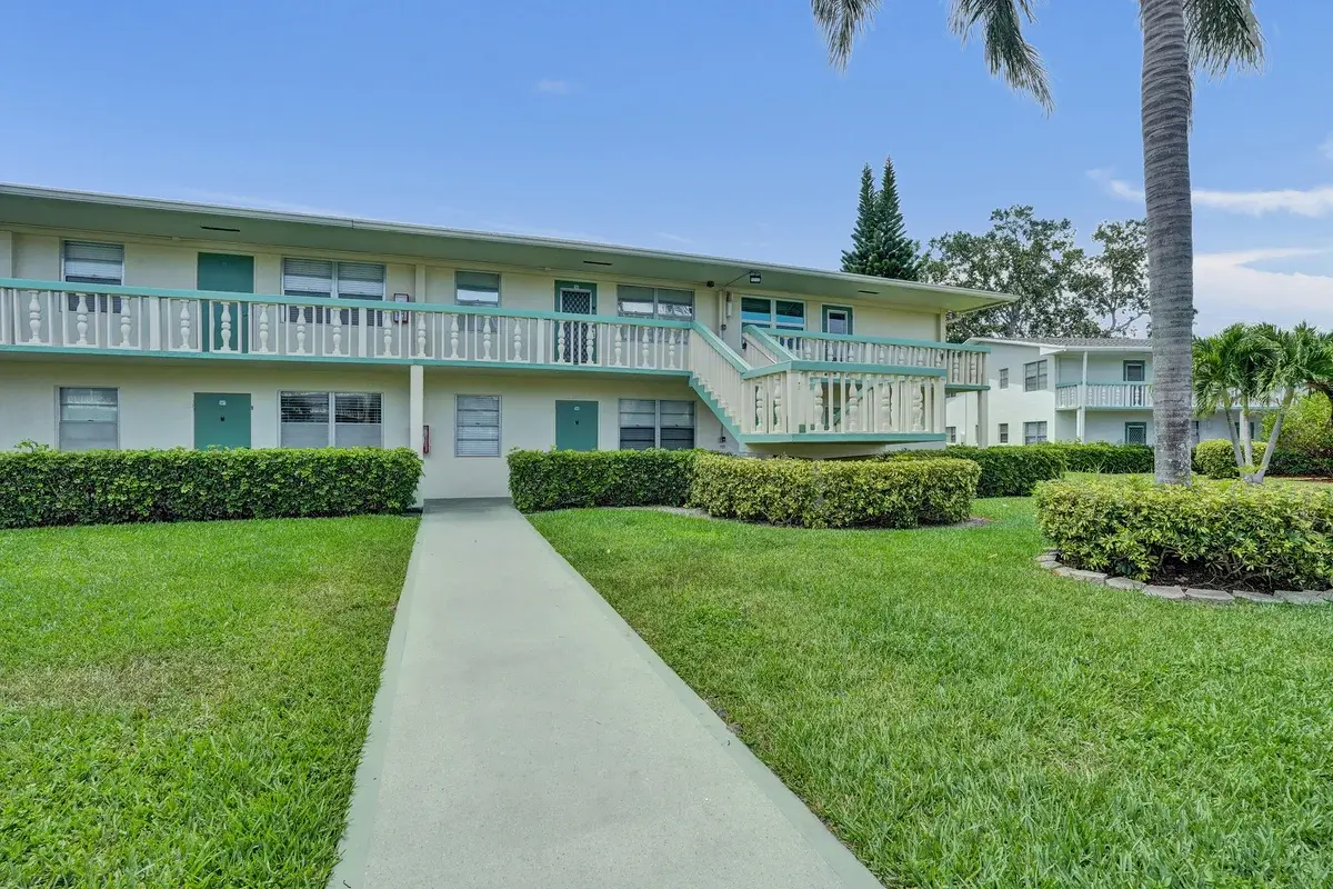 358 Oakridge T, Deerfield Beach: photo 1 of 40
