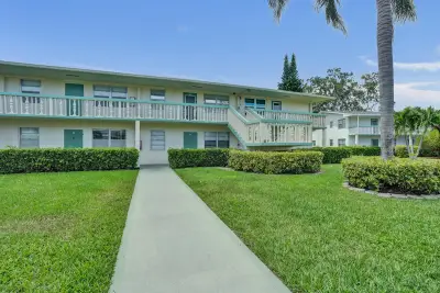 358 Oakridge T, Deerfield Beach: photo 1 of 40