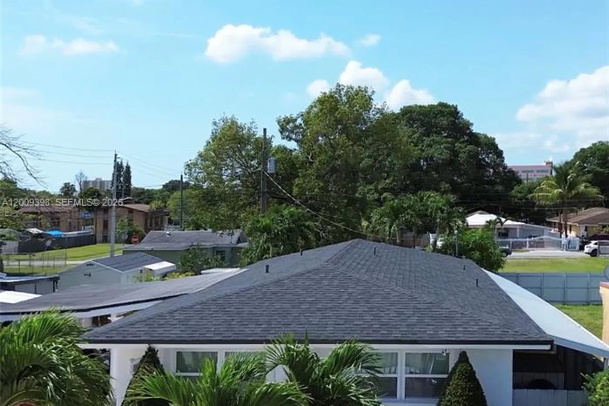 2512 NW 68th St, Miami: photo 1 of 2