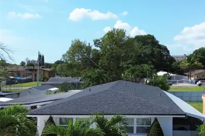 2512 NW 68th St, Miami: photo 1 of 2