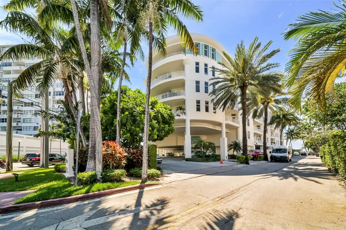 1 Century Ln #603, Miami Beach: photo 1 of 22