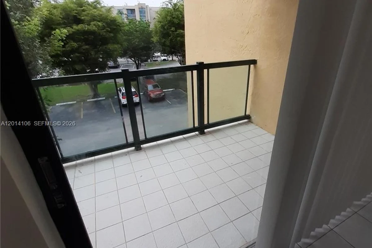 11800 SW 18th St #314-4, Miami: photo 1 of 23