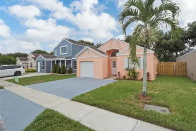 9992 Periwinkle St, Miramar: photo 1 of 18