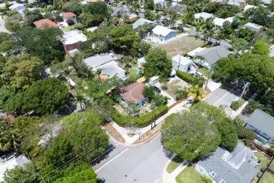 1915 Lake Ave, West Palm Beach: photo 1 of 39