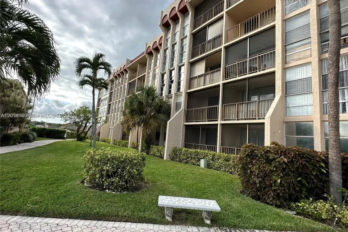 2001 Atlantic Shores Blvd #104, Hallandale Beach: photo 1 of 19