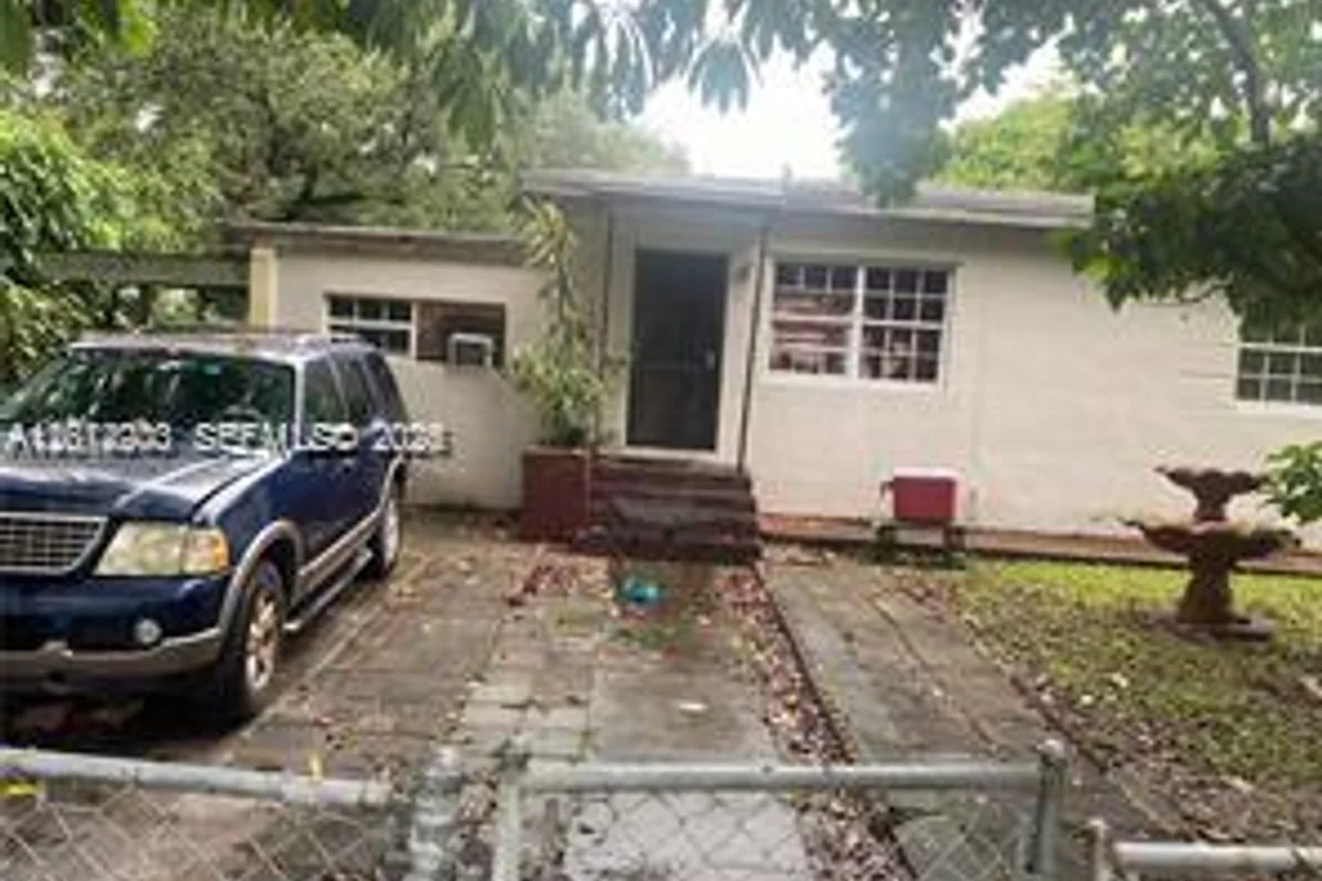 215 NW 117th St, Miami: photo 1 of 1