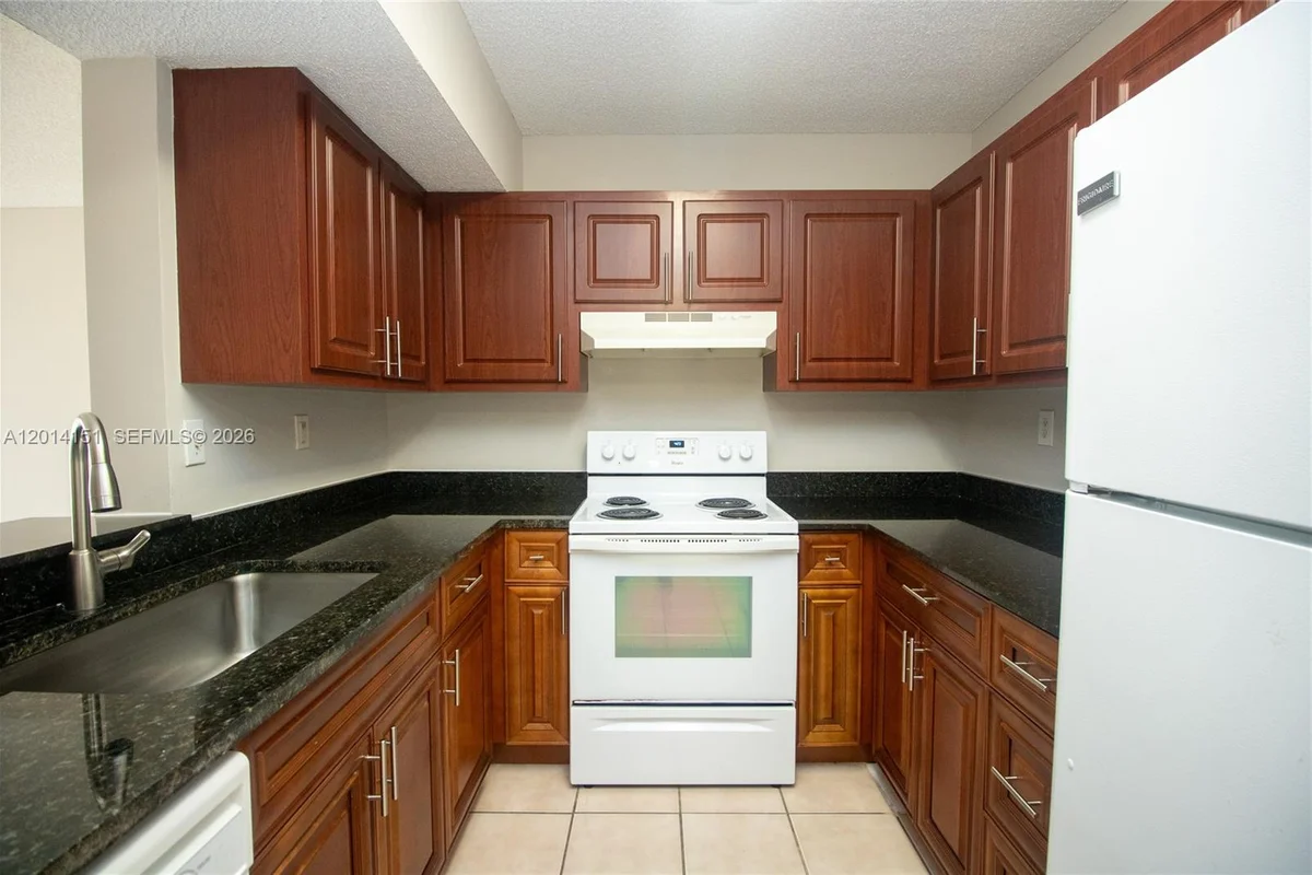 9491 S Palm Cir S #101, Pembroke Pines: photo 1 of 26