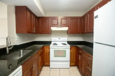 9491 S Palm Cir S #101, Pembroke Pines: photo 1 of 26