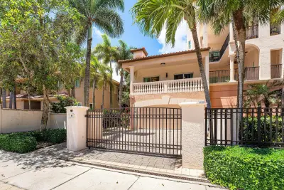 19 Hendricks Isle, Fort Lauderdale: photo 1 of 39