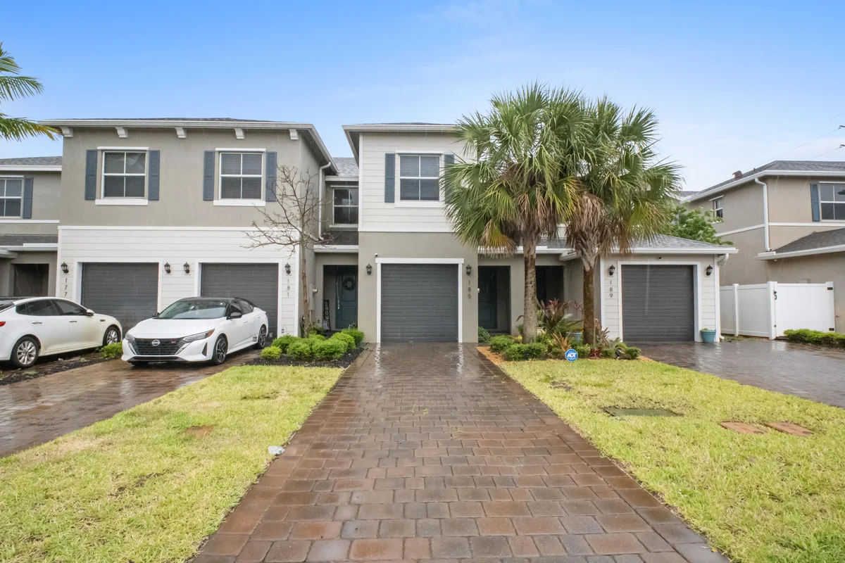 185 Bandol St, Riviera Beach: photo 1 of 28