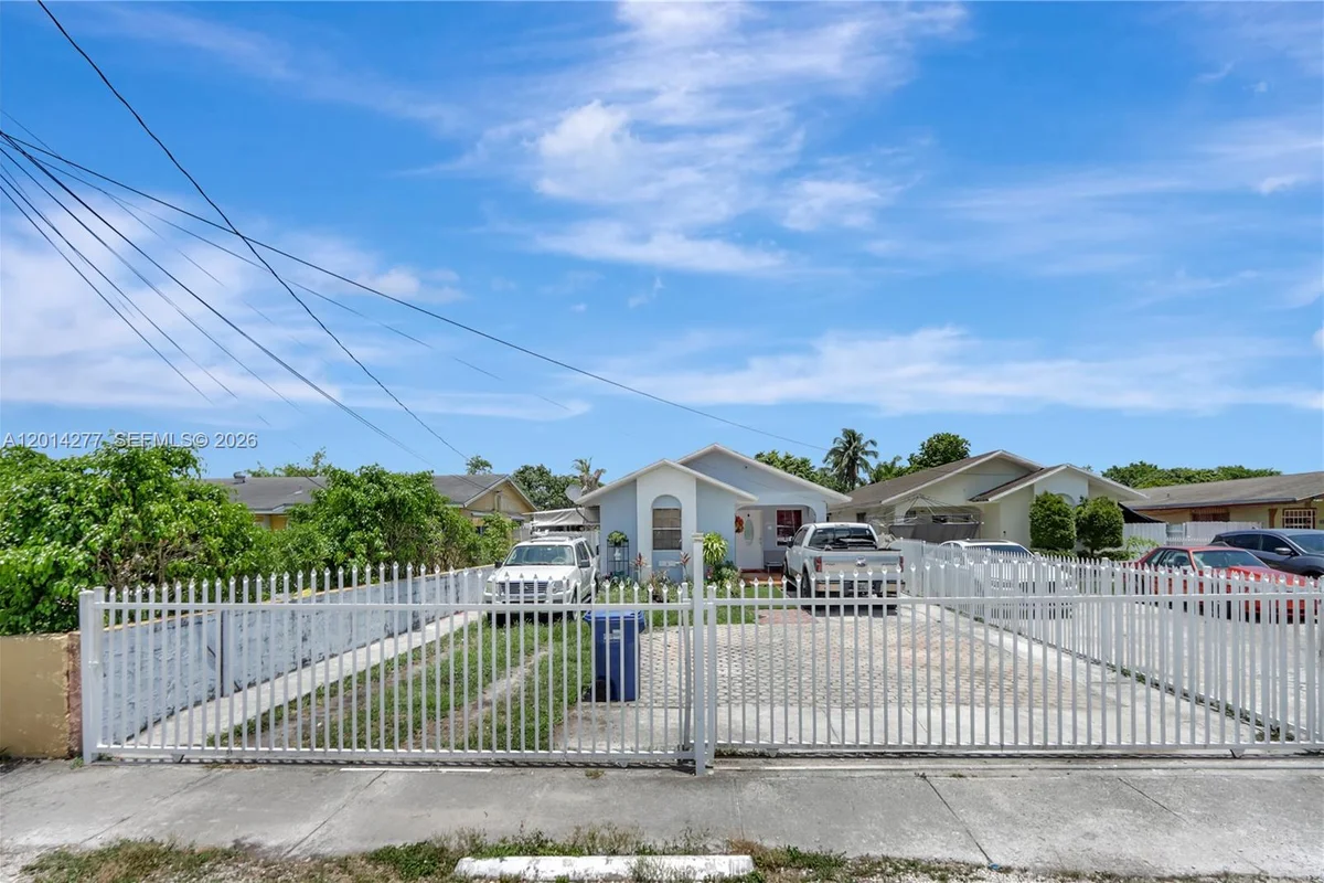 15803 NW 47th Ave, Miami Gardens: photo 1 of 31