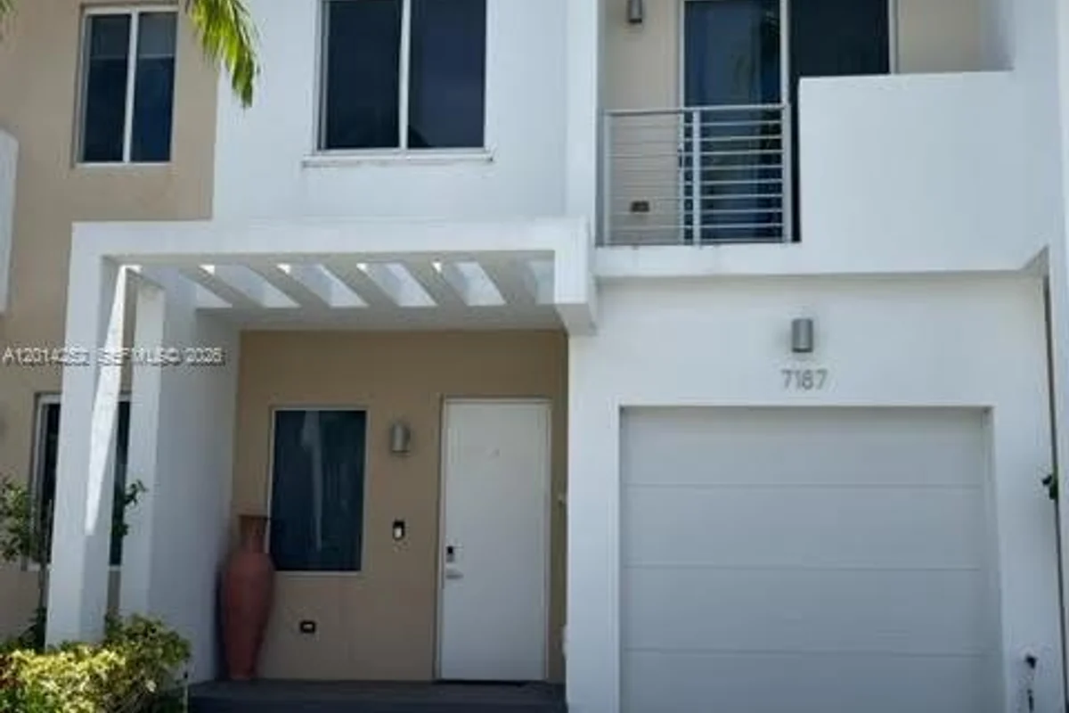 7187 NW 103 Path, Miami: photo 1 of 27