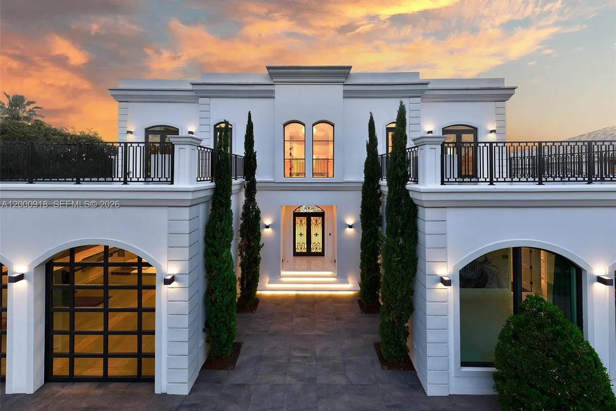 1239 Middle River Dr, Fort Lauderdale: photo 1 of 100