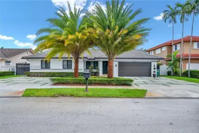 14211 SW 31st St, Miami: photo 1 of 28