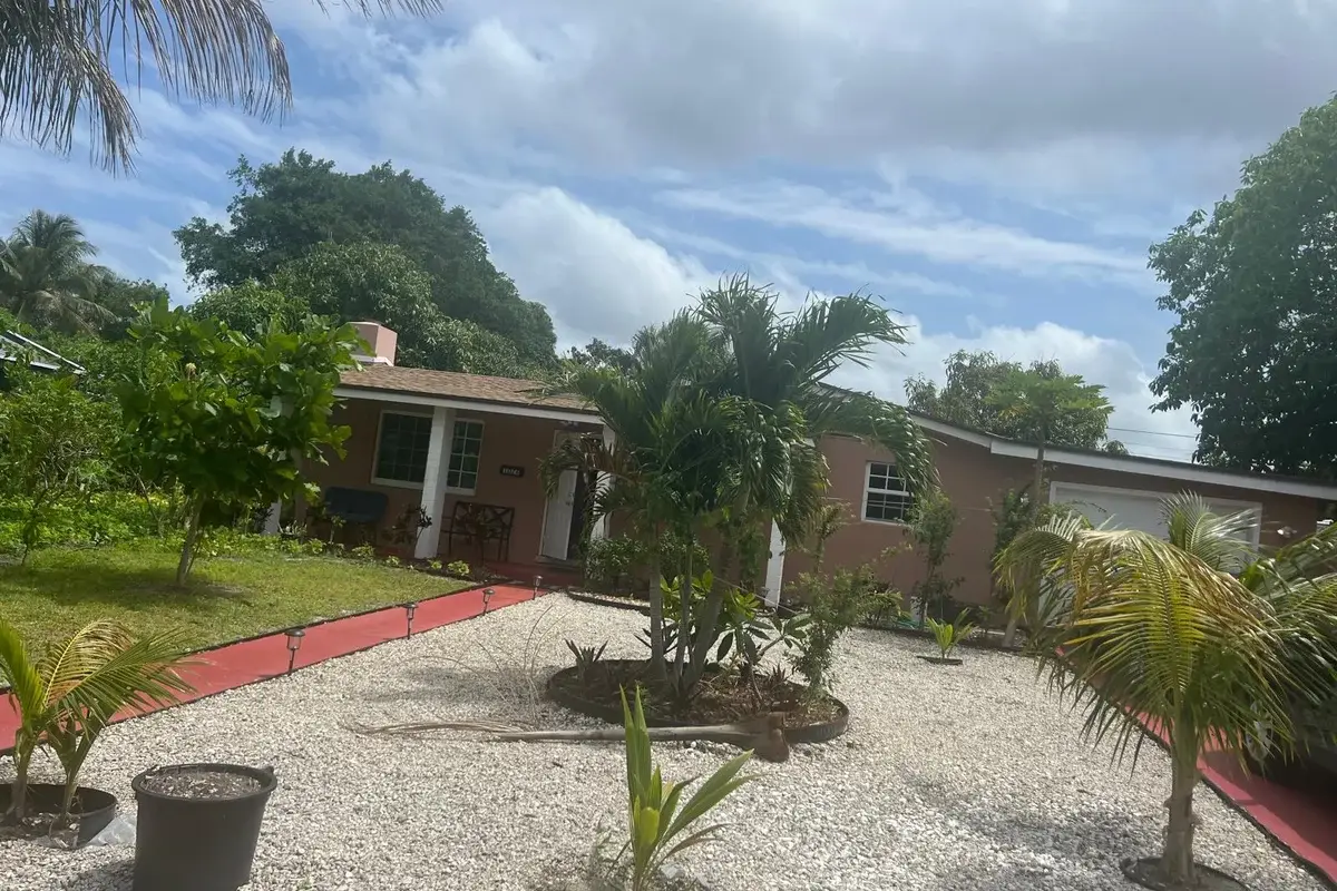 1026 Hansen St, West Palm Beach: photo 1 of 18