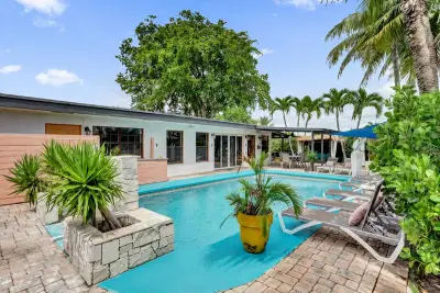 4460 NE 17th Ter, Oakland Park: photo 1 of 59
