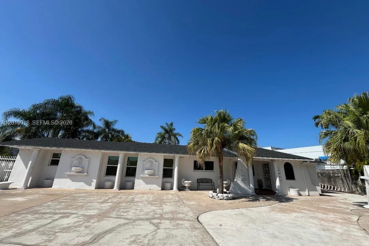 2525 SW 107th Ct, Miami: photo 1 of 9