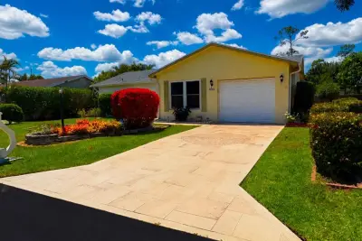 6304 Emerald Sky Ln, Lake Worth: photo 1 of 13