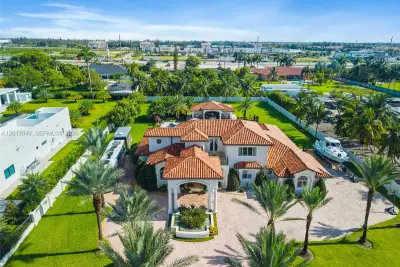9861 NW 135th St, Hialeah Gardens: photo 1 of 53