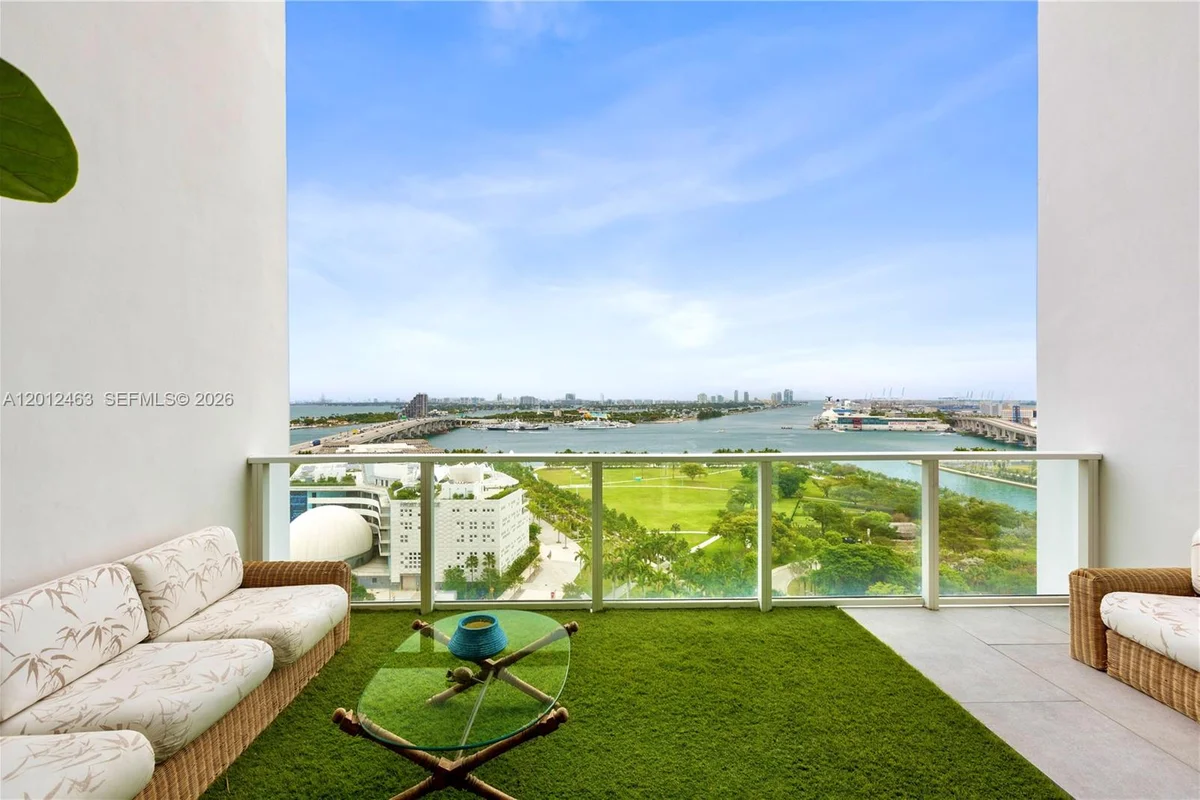 1040 Biscayne Blvd #1602, Miami: photo 1 of 43