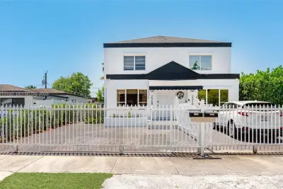 2368 SW 26th St #A, Miami: photo 1 of 26