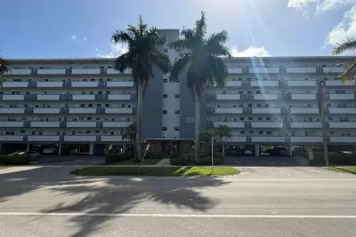 1000 NE 14th Ave #304, Hallandale Beach: photo 1 of 12