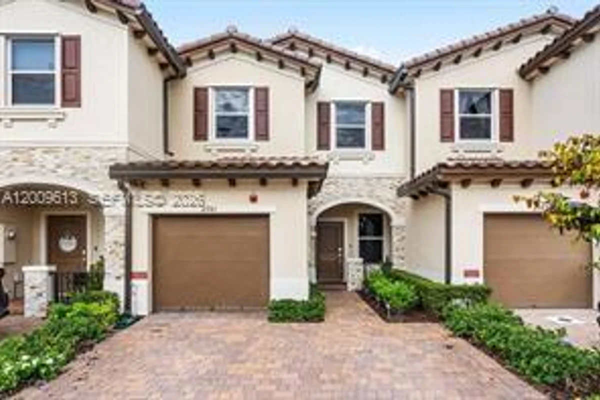 2781 NW 55th Way, Lauderhill: photo 1 of 12
