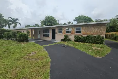 1118 NW 43rd Ter, Lauderhill: photo 1 of 7