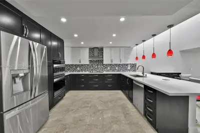 Townhouse in Sunny Isles Beach: photo 1 of 26